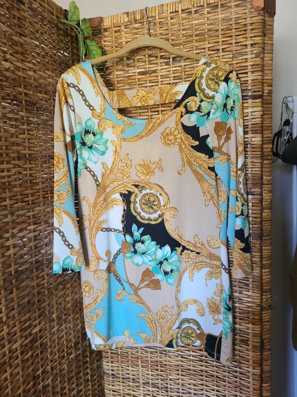 NWT Dressbarn Top Floral Paisly Artsy Top Slinky Knit SZ M 3/4 Sleeve
